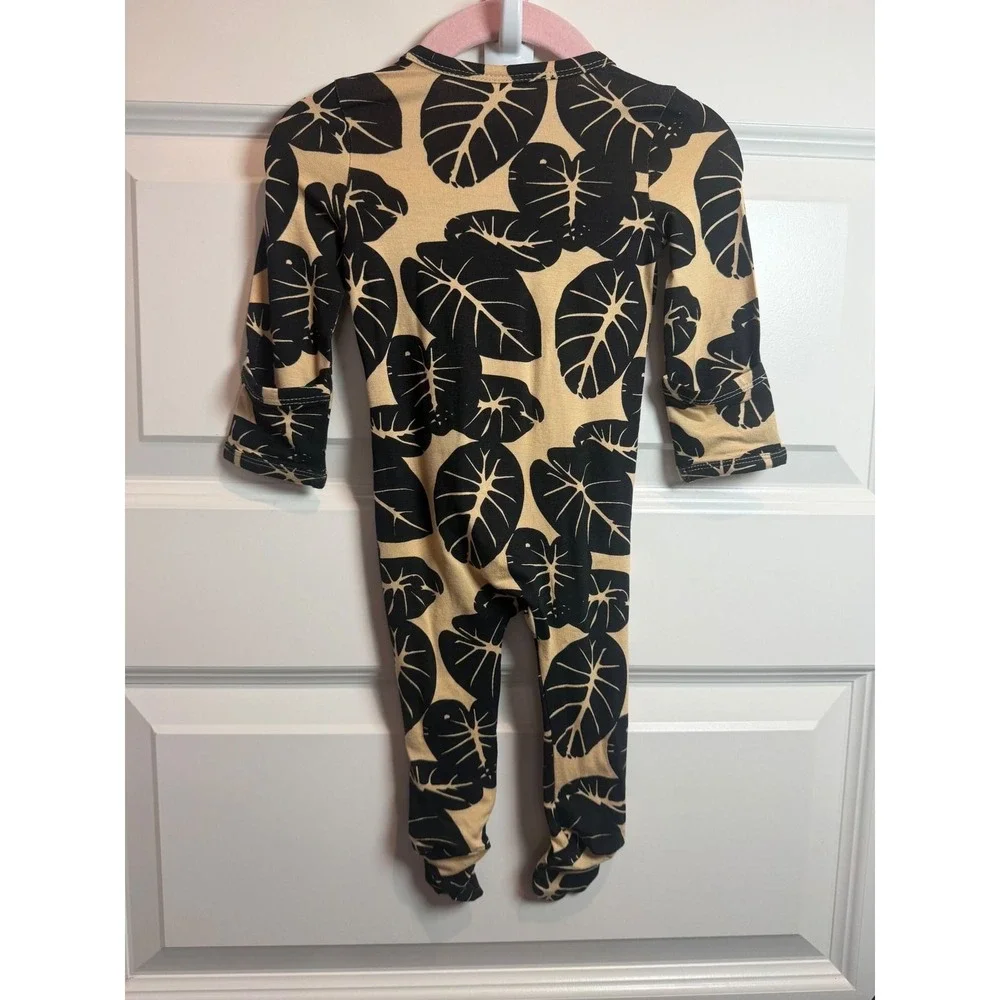 17. Kate Quinn Black Taro Leaf Long Sleeve Zipper Footie 0-3M  Tan New